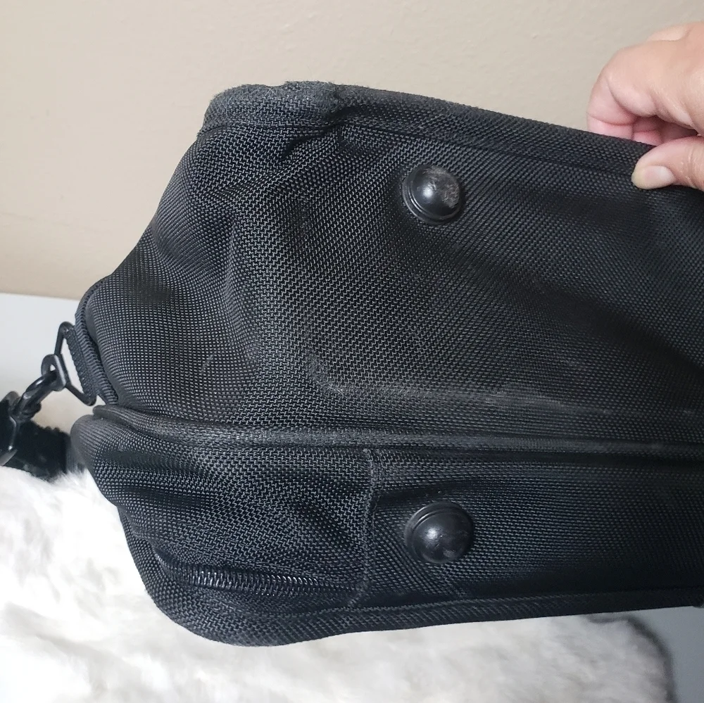 Tumi 225D3 Black Carry-on Travel Overnight Bag Case with Shoulder Strap-17x13x8